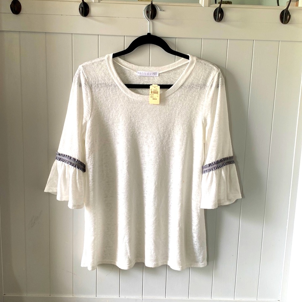 Adorable white potters pot blouse with ruffled sleeves
